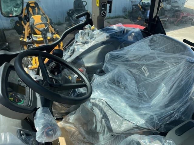 Image of Case IH Farmall 100C equipment image 1