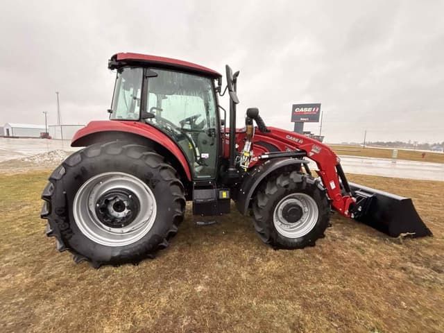 Image of Case IH Farmall 120C equipment image 4