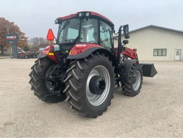 Image of Case IH Farmall 120C equipment image 2
