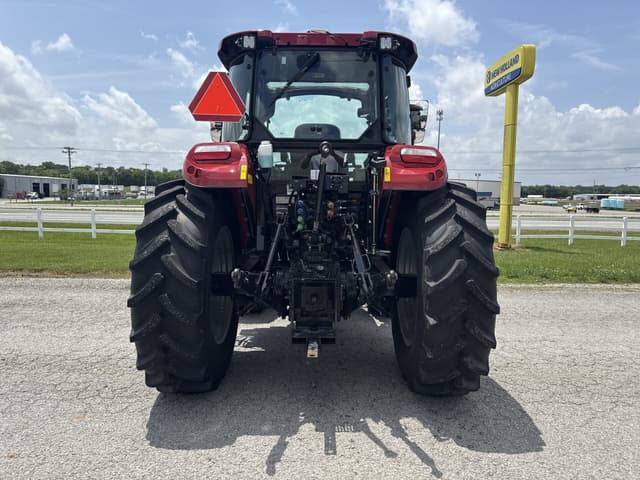 Image of Case IH Farmall 120C equipment image 4