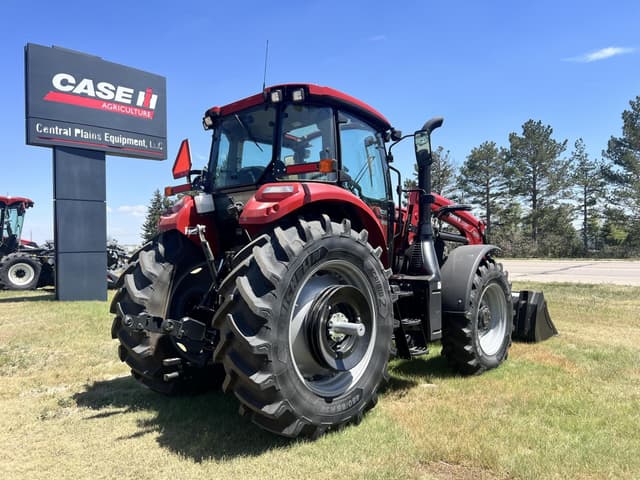 Image of Case IH Farmall 140A equipment image 2