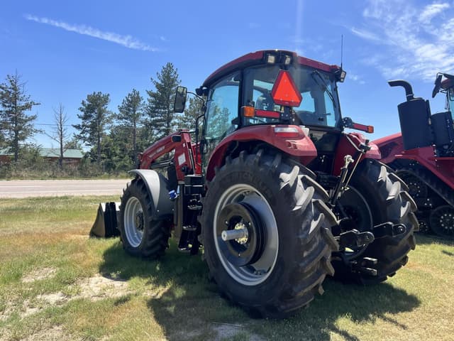 Image of Case IH Farmall 140A equipment image 4