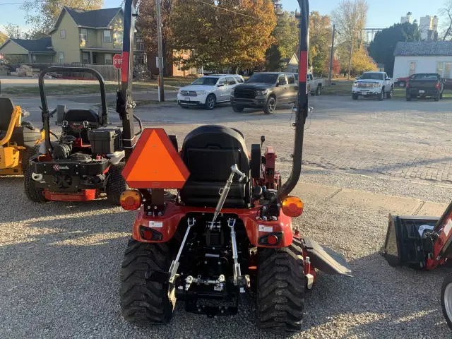 Image of Case IH Farmall 25SC equipment image 2