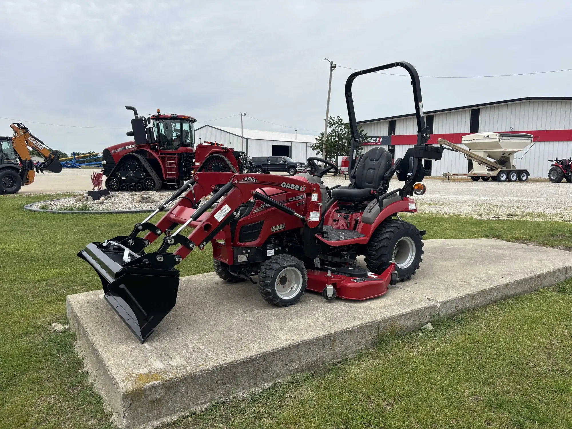 Main image Case IH Farmall 25SC