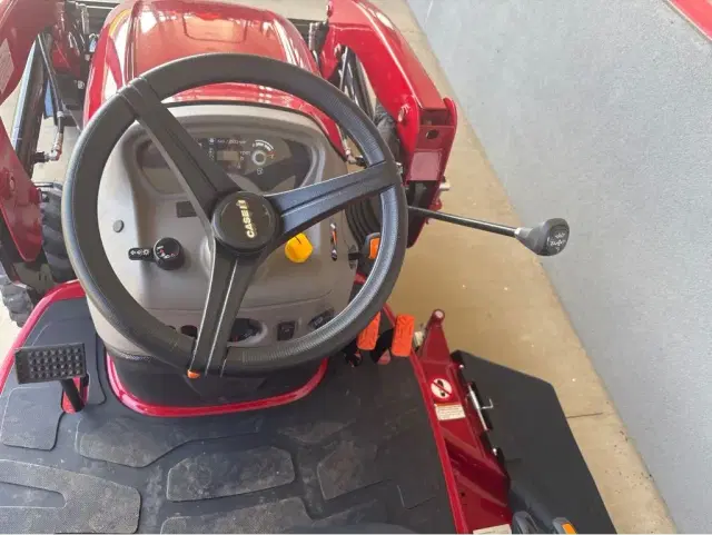 Image of Case IH Farmall 25SC equipment image 4