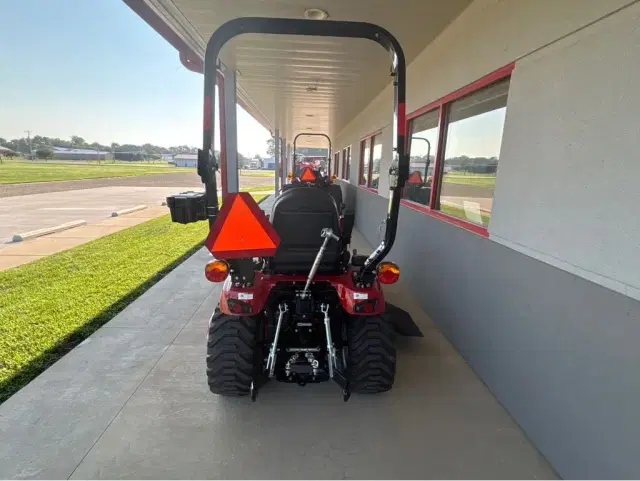 Image of Case IH Farmall 25SC equipment image 3