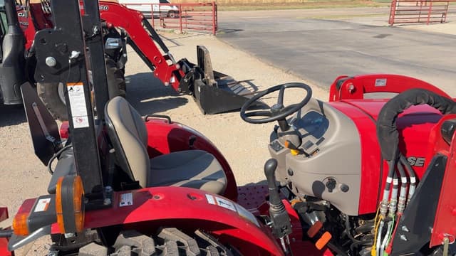 Image of Case IH Farmall 35A equipment image 2