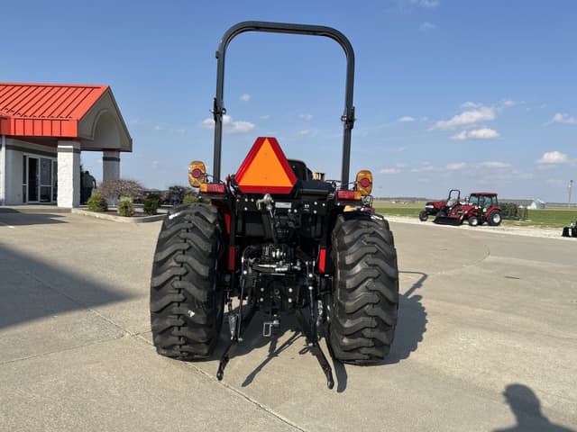 Image of Case IH Farmall 35A equipment image 3