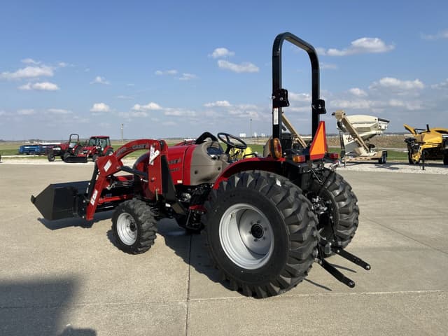 Image of Case IH Farmall 35A equipment image 4