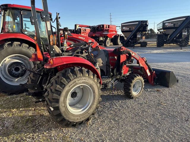 Image of Case IH Farmall 35C equipment image 2