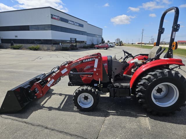 Image of Case IH Farmall 35C equipment image 4