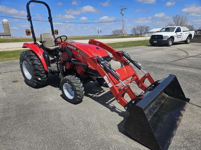 Image of Case IH Farmall 35C equipment image 2