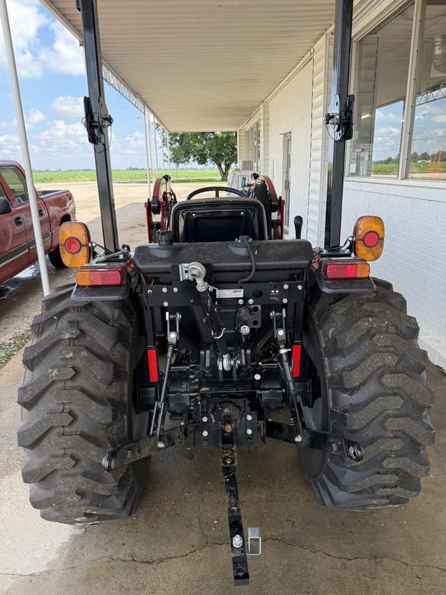 Image of Case IH Farmall 40A equipment image 3