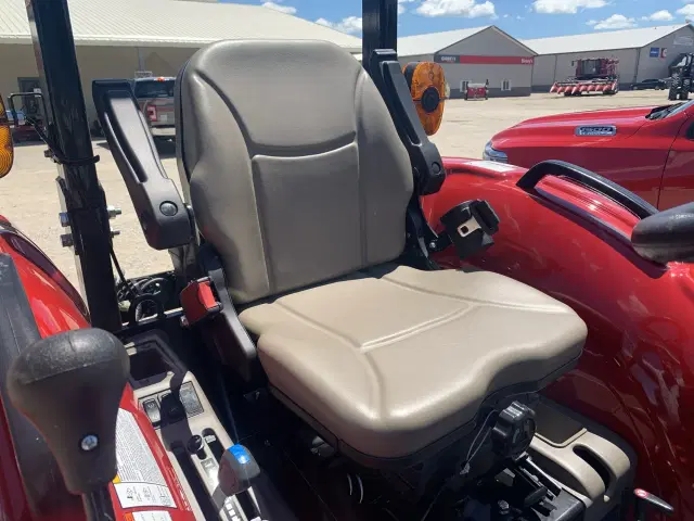 Image of Case IH Farmall 55C equipment image 3