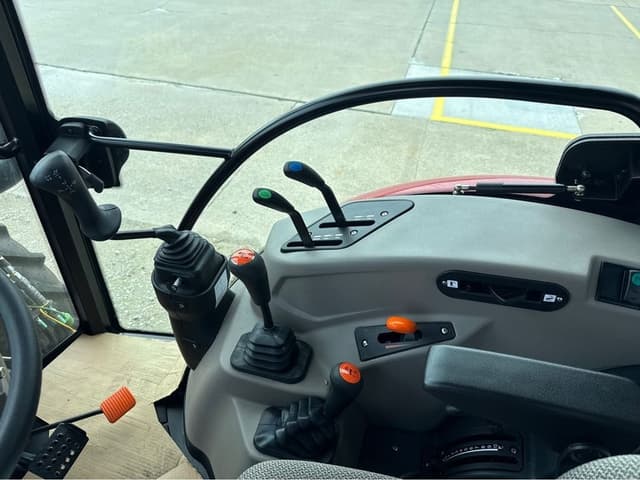 Image of Case IH Farmall 75A equipment image 4