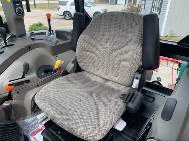 Image of Case IH Farmall 75C equipment image 3