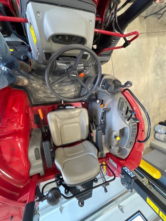 Image of Case IH Farmall 90C Image 1