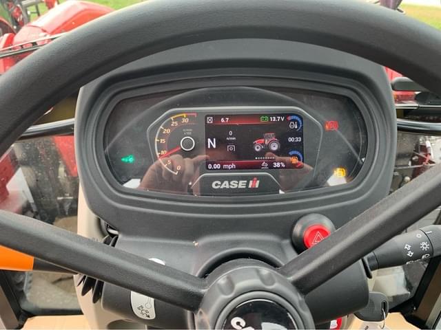 Image of Case IH Farmall 100C equipment image 4