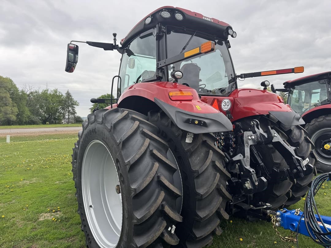 Image of Case IH Magnum 220 Image 1