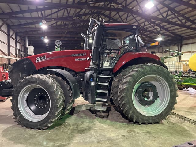 Image of Case IH Magnum 295 equipment image 4
