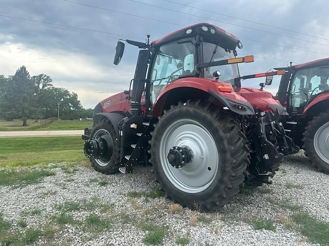 Image of Case IH Magnum 325 equipment image 2