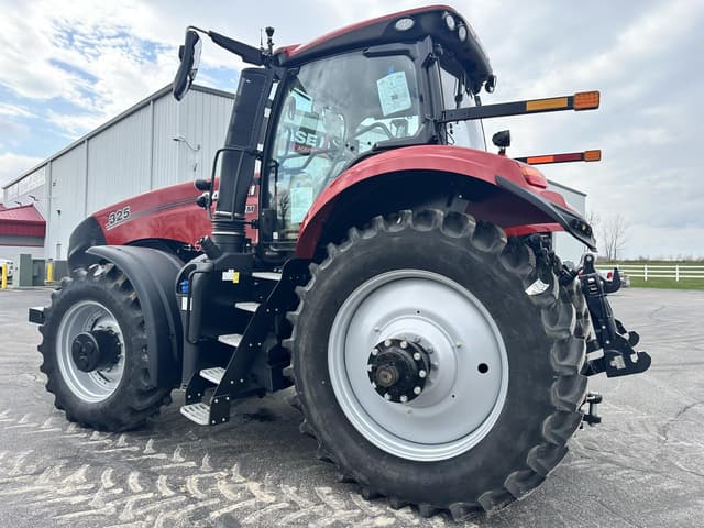 Image of Case IH Magnum 325 equipment image 4