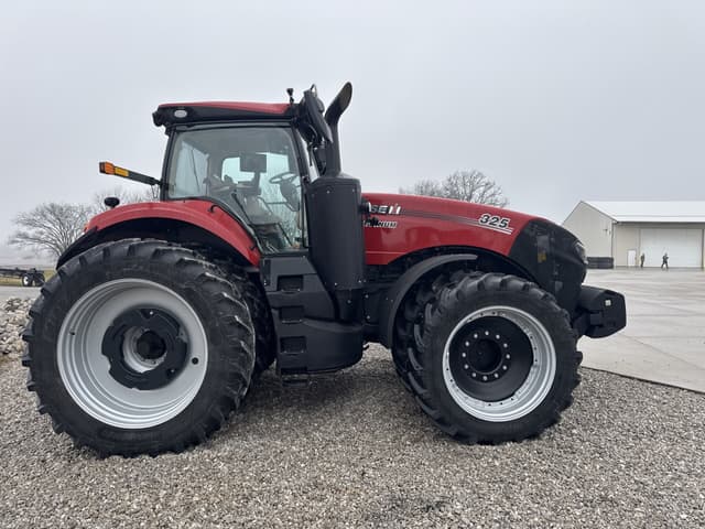 Image of Case IH Magnum 325 equipment image 1