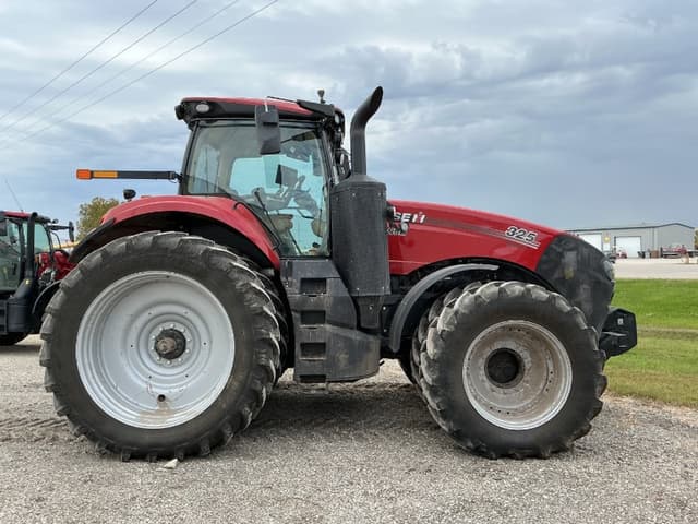 Image of Case IH Magnum 325 equipment image 4