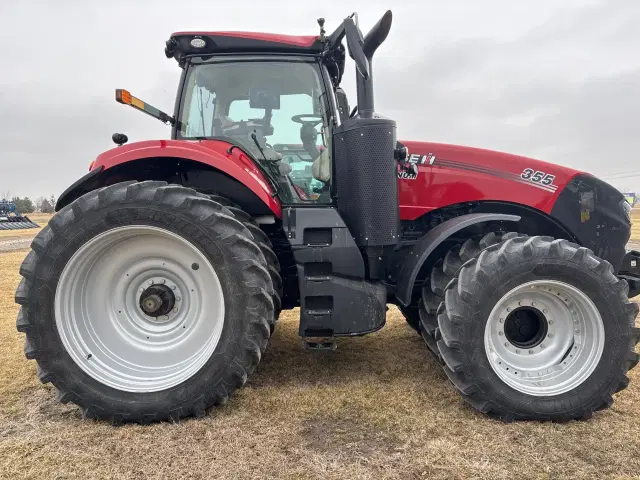 Image of Case IH Magnum 355 equipment image 1