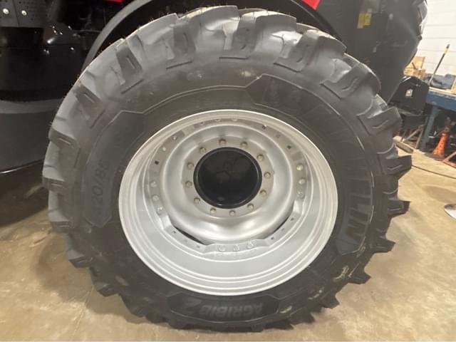 Image of Case IH Magnum 385 equipment image 4