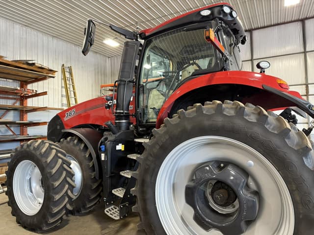 Image of Case IH Magnum 385 equipment image 4
