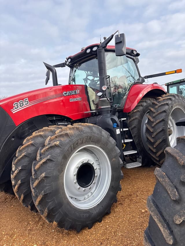 Image of Case IH Magnum 385 equipment image 2