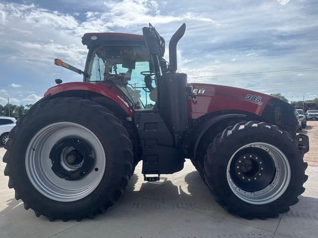Image of Case IH Magnum 385 equipment image 3