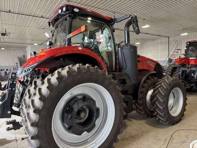 Image of Case IH Magnum 385 equipment image 3
