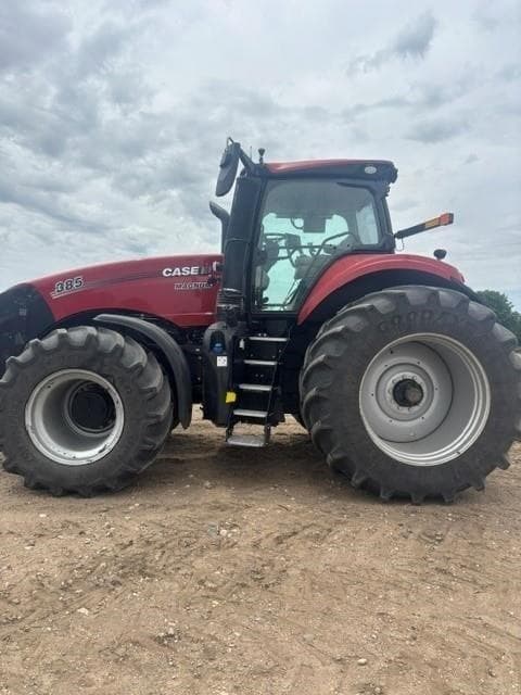 Image of Case IH Magnum 385 Primary image