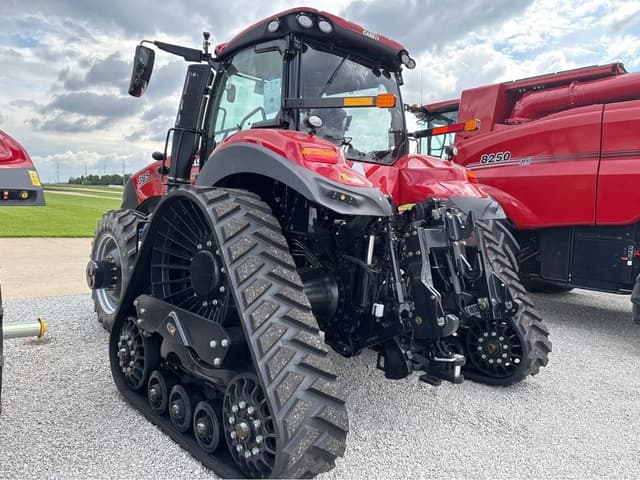 Image of Case IH Magnum 385 Rowtrac equipment image 2