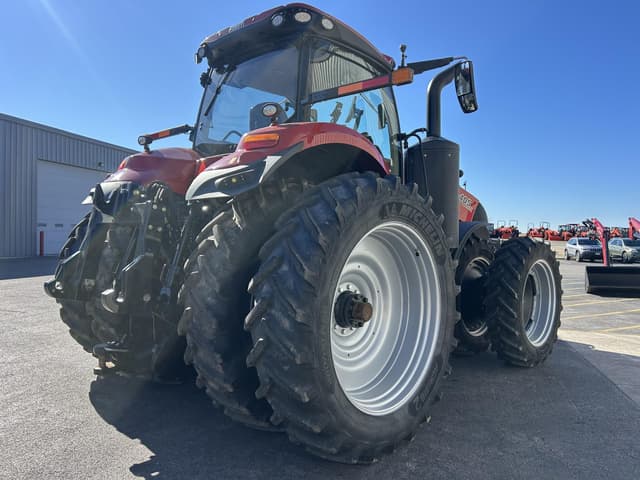 Image of Case IH Magnum 405 equipment image 2