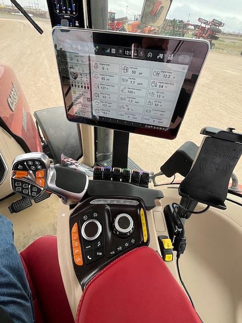 Image of Case IH Magnum 405 equipment image 4