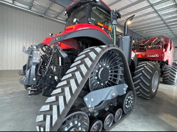 Image of Case IH Magnum 405 Rowtrac equipment image 4