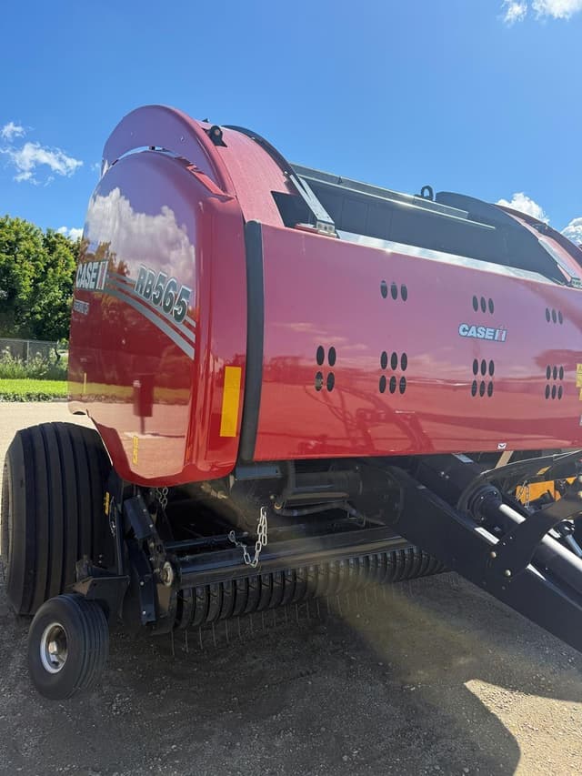 Image of Case IH RB565 equipment image 4