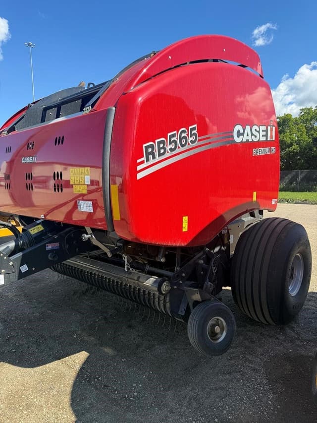 Image of Case IH RB565 equipment image 3