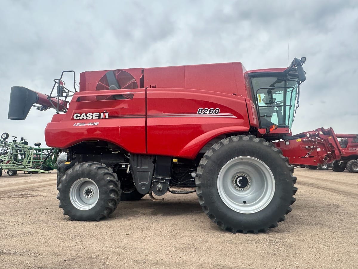 Case IH 8260 Equipment Image0