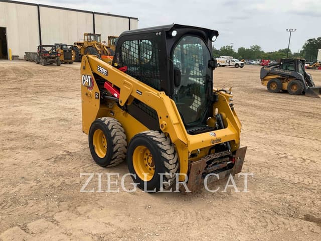 Image of Caterpillar 226D3 equipment image 1