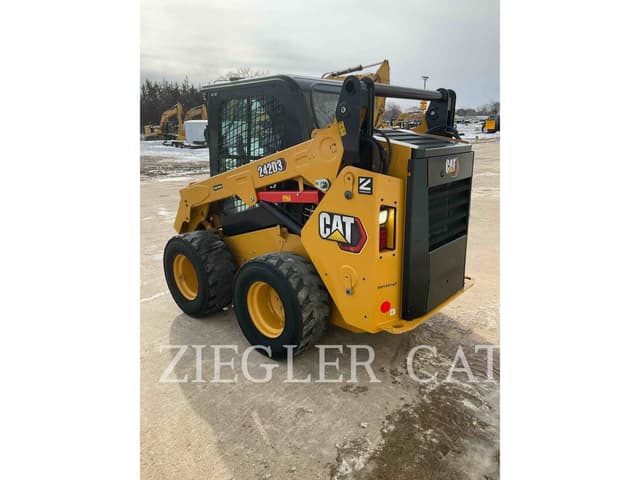 Image of Caterpillar 242D3 equipment image 3