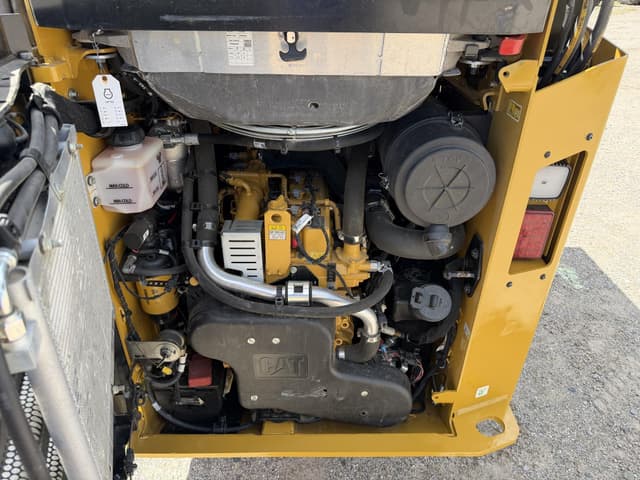 Image of Caterpillar 242D3 equipment image 4