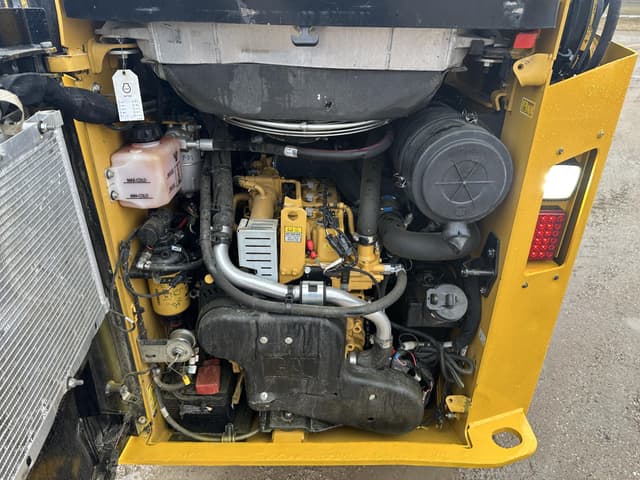 Image of Caterpillar 242D3 equipment image 4