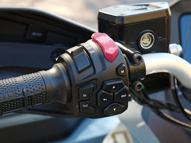 Image of CFMoto CForce 1000 Touring equipment image 4
