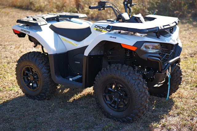 Image of CFMoto CForce 500 equipment image 3