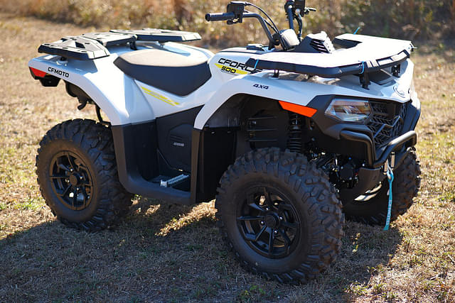 Image of CFMoto CForce 500 equipment image 3