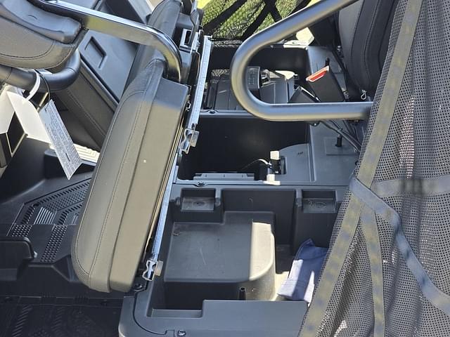 Image of CFMoto UForce 1000 equipment image 3